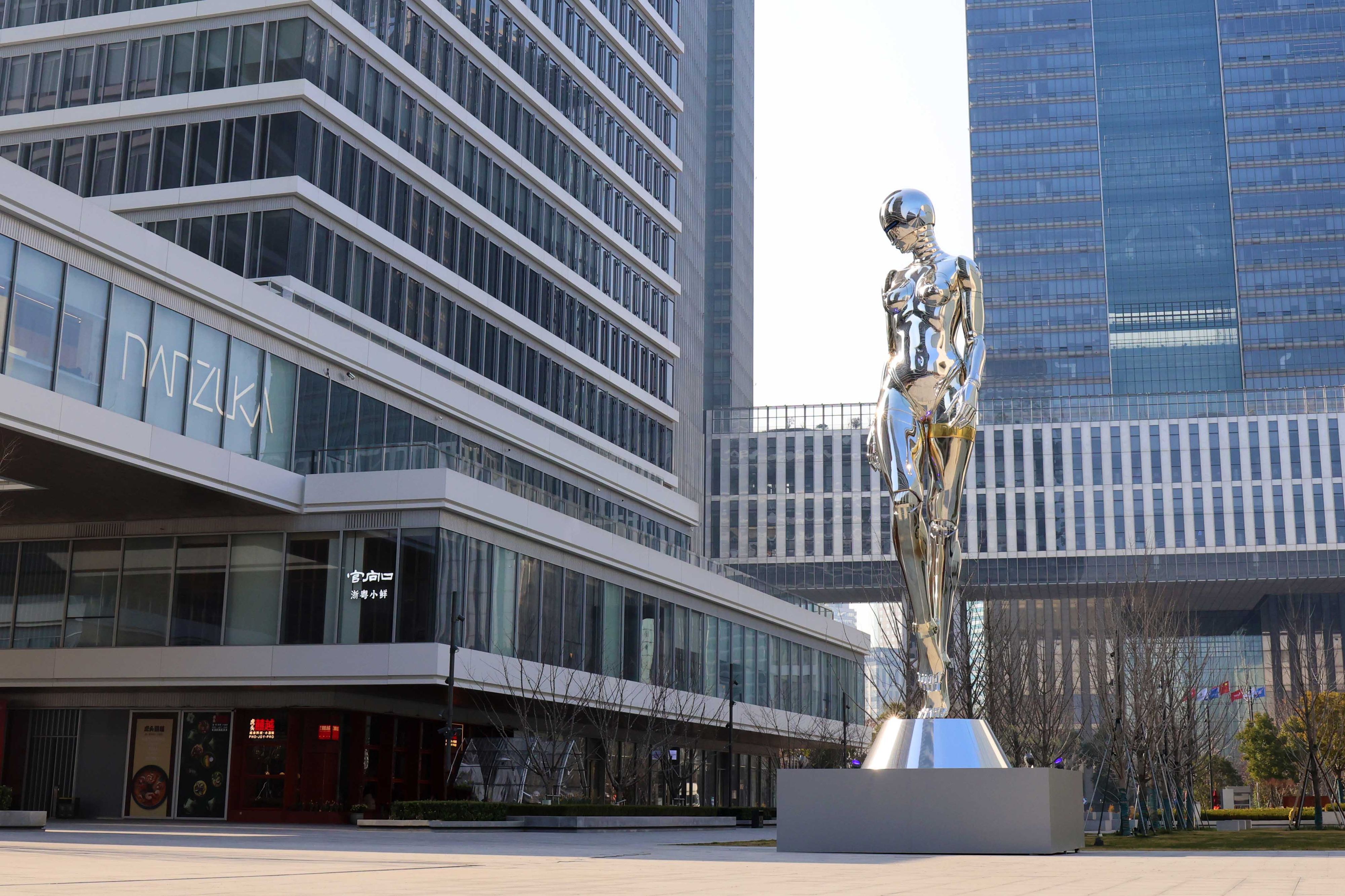 Juxtapoz Magazine - Hajime Sorayama: Light, Reflection, Transparency